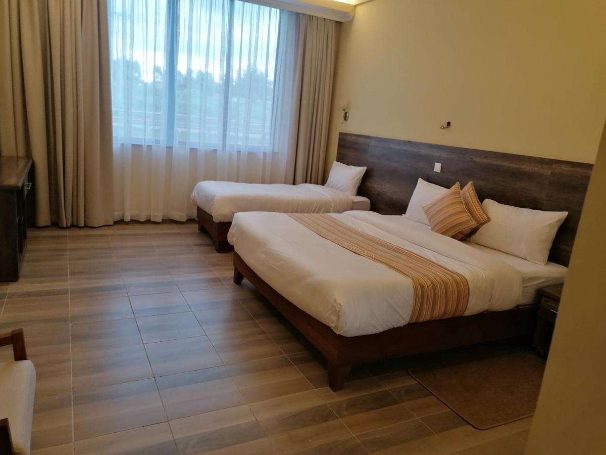 The Willis Hotel, Bomet Bagian luar foto