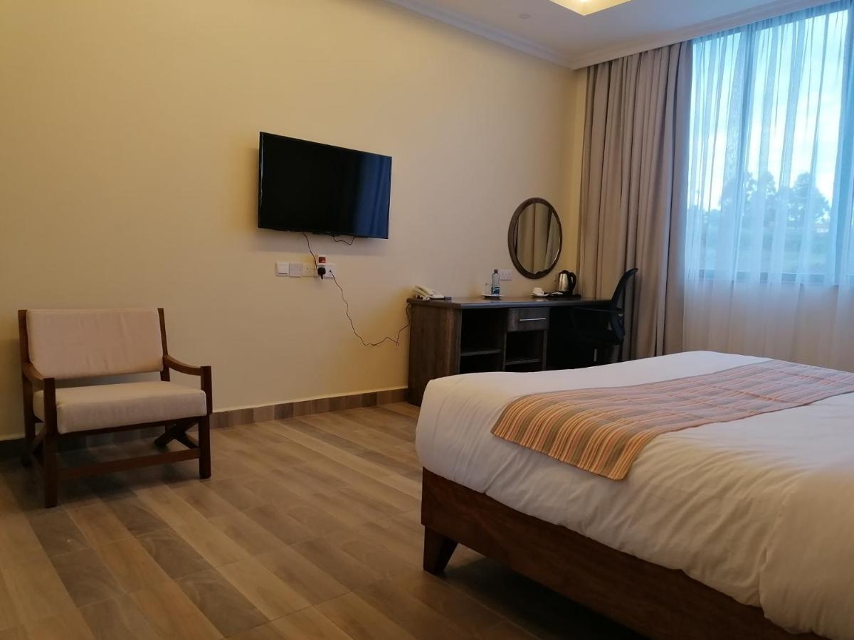 The Willis Hotel, Bomet Bagian luar foto