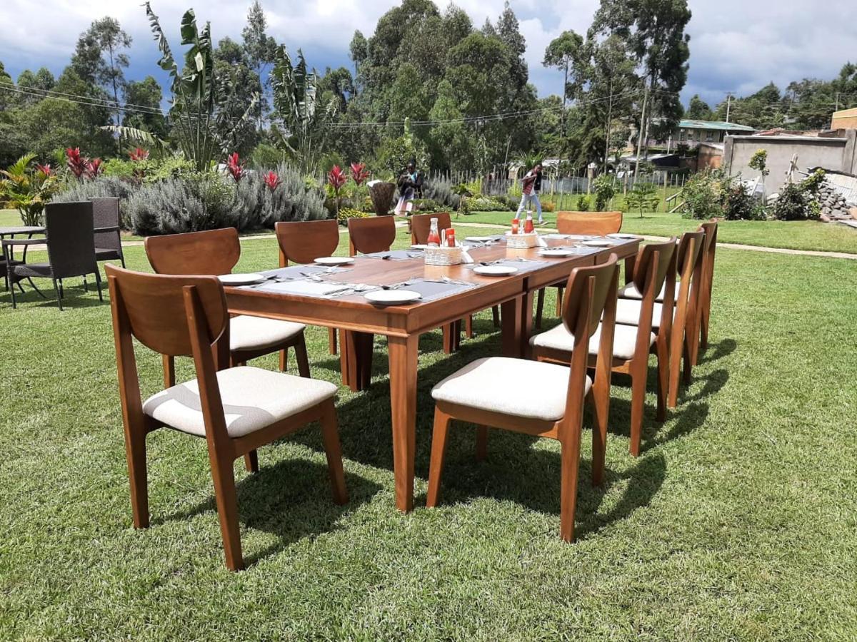 The Willis Hotel, Bomet Bagian luar foto