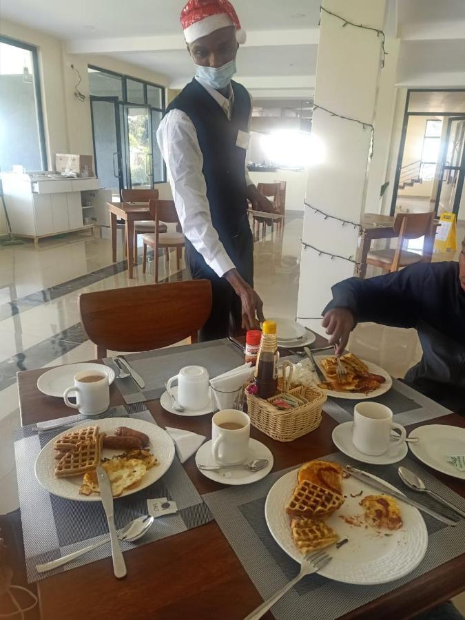 The Willis Hotel, Bomet Bagian luar foto
