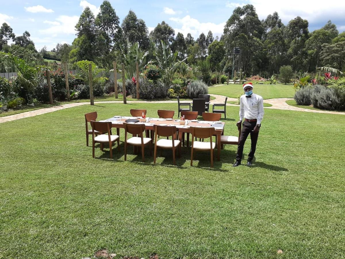 The Willis Hotel, Bomet Bagian luar foto