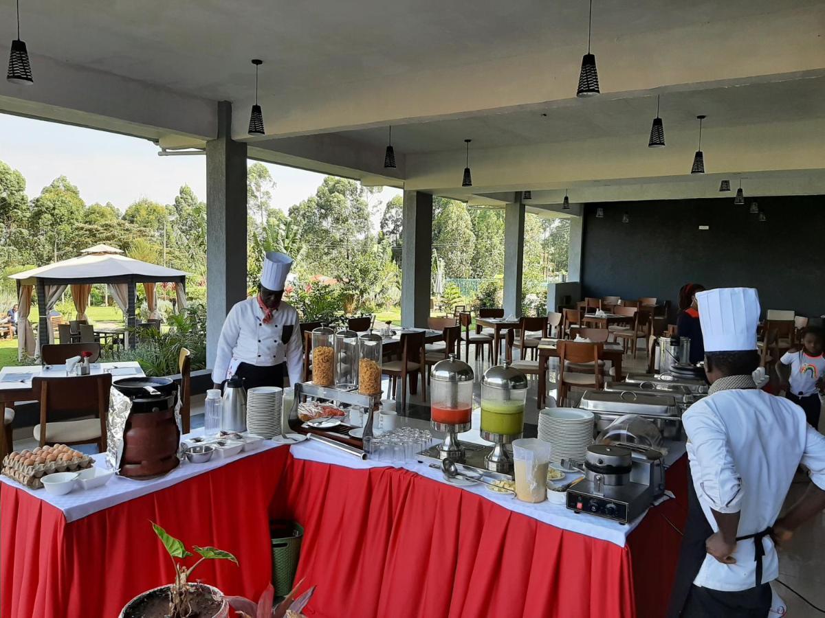 The Willis Hotel, Bomet Bagian luar foto