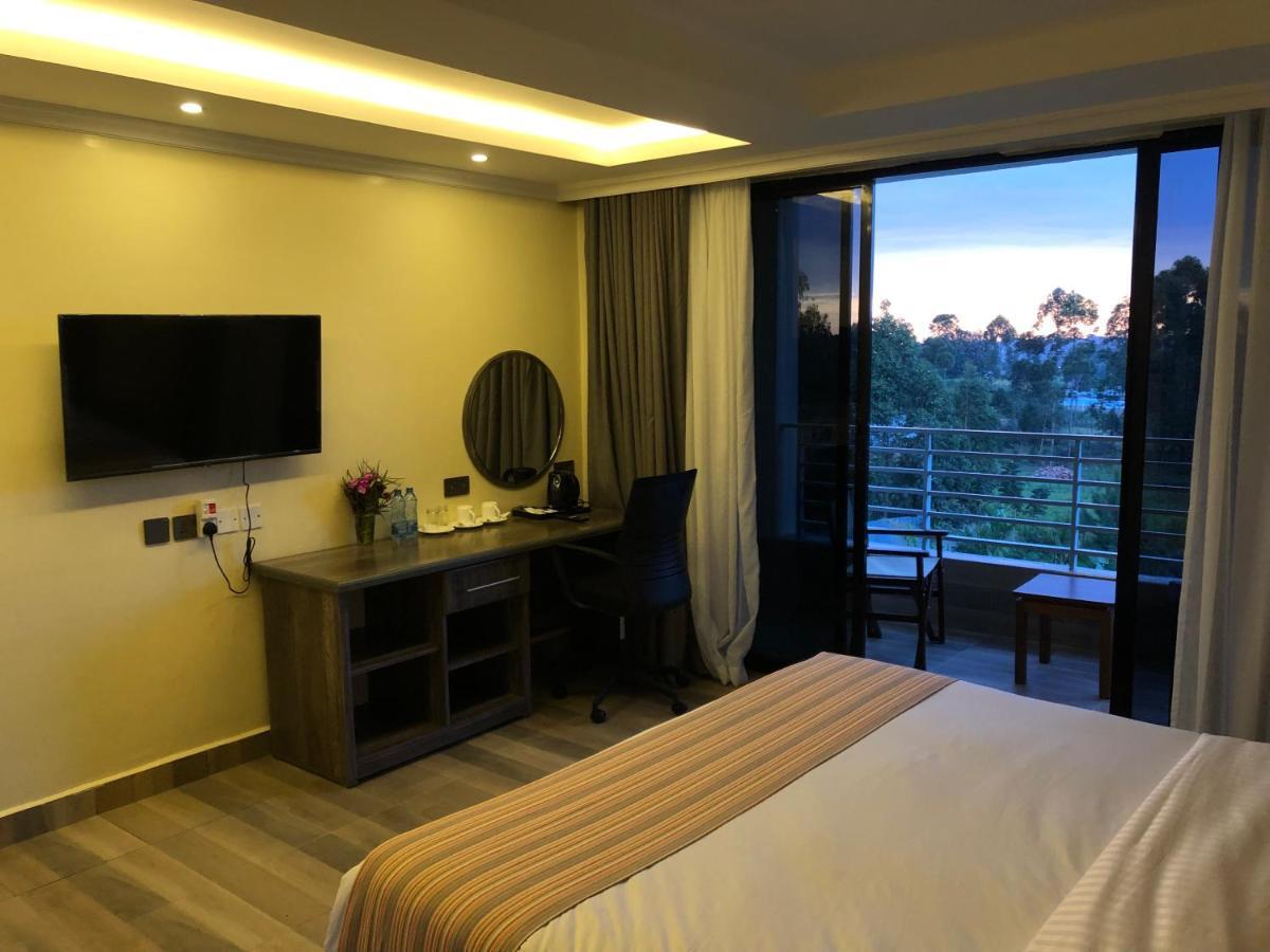 The Willis Hotel, Bomet Bagian luar foto